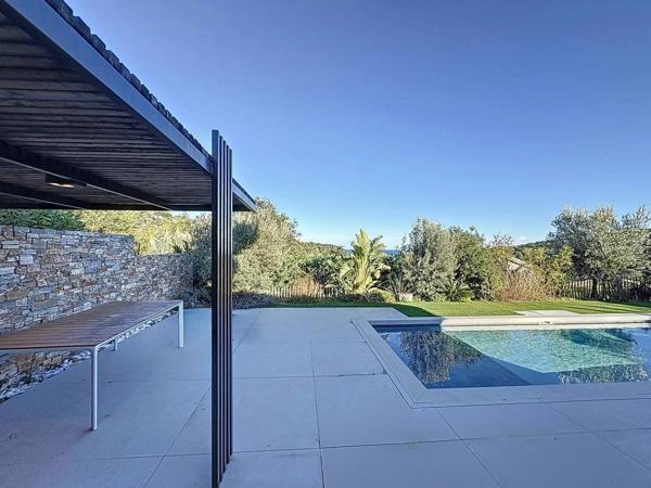 Cavalaire-sur-Mer – Superbe villa contemporaine californienne avec vue mer et collines