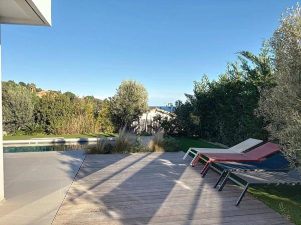 Cavalaire-sur-Mer – Superbe villa contemporaine californienne avec vue mer et collines