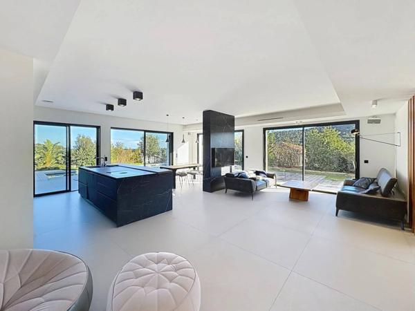 Cavalaire-sur-Mer – Superbe villa contemporaine californienne avec vue mer et collines