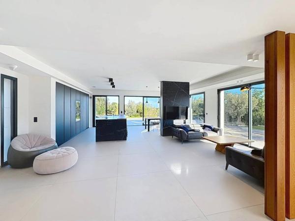 Cavalaire-sur-Mer – Superbe villa contemporaine californienne avec vue mer et collines