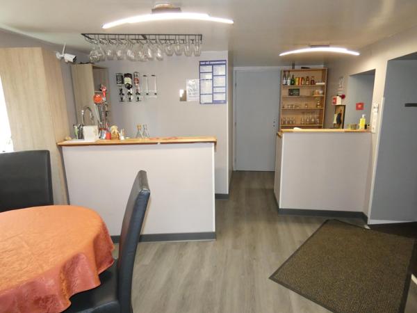 Fond de commerce en restauration,licence 4 et droit au bail. Entre 80 et 120 couverts, 120000€ de CA.