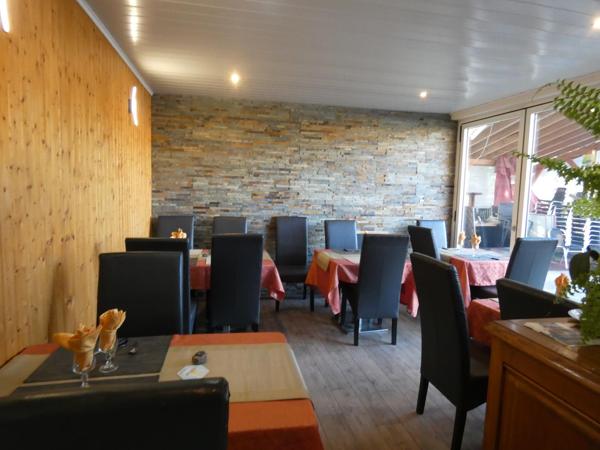 Fond de commerce en restauration,licence 4 et droit au bail. Entre 80 et 120 couverts, 120000€ de CA.
