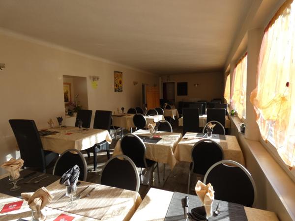 Fond de commerce en restauration,licence 4 et droit au bail. Entre 80 et 120 couverts, 120000€ de CA.