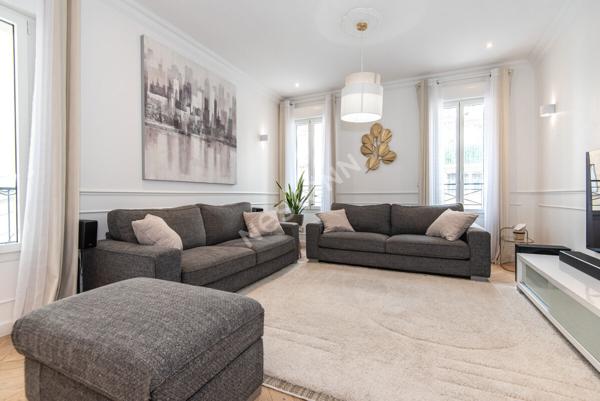 Superbe triplex familial rénové avec terrasse et vue Tour Eiffel - Suresnes Carnot