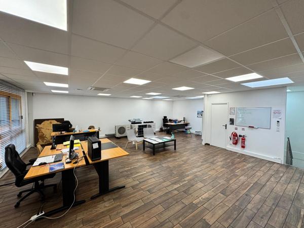 Bureaux à vendre investissement locatif Saint-Ouen-l’Aumône rénovés parking