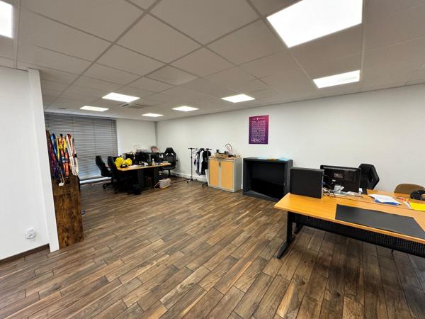 Bureaux à vendre investissement locatif Saint-Ouen-l’Aumône rénovés parking