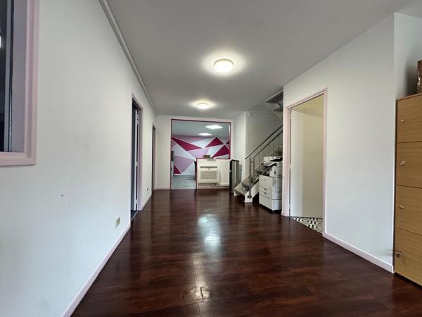 Bureaux à vendre investissement locatif Saint-Ouen-l’Aumône rénovés parking
