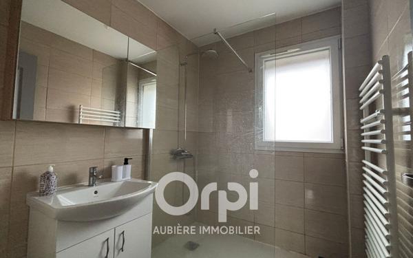 Immeuble à vendre    4 pièces • 273 m2 Aubière
