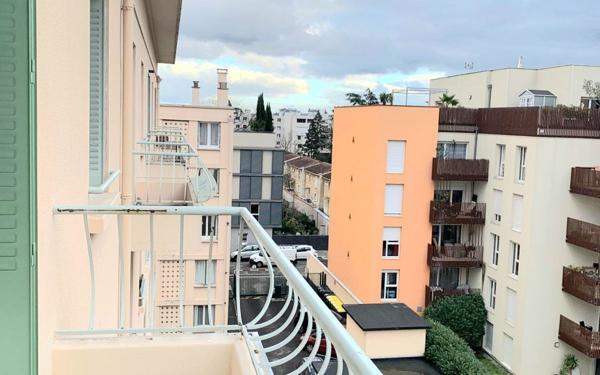 Appartement à louer    3 pièces •  Lyon 8