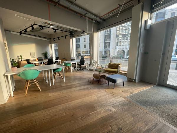 Bureaux en location coworking à Nantes proche tram avec terrasse partagée