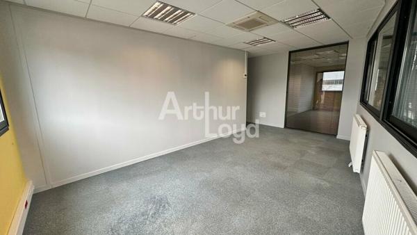 A LOUER - BUREAUX DE 200m2 - PROXIMITE AUTOROUTE A43