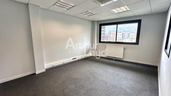 A LOUER - BUREAUX DE 200m2 - PROXIMITE AUTOROUTE A43