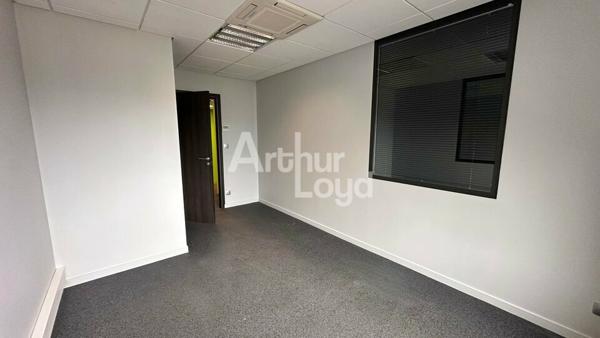 A LOUER - BUREAUX DE 200m2 - PROXIMITE AUTOROUTE A43