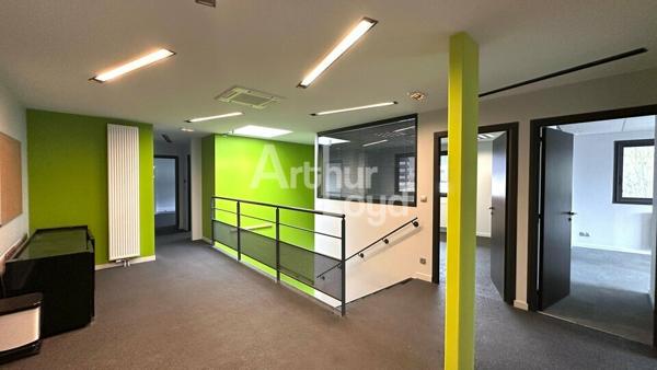 A LOUER - BUREAUX DE 200m2 - PROXIMITE AUTOROUTE A43