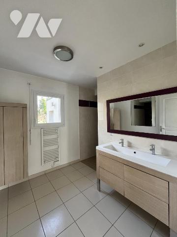 Maison située à COMBRIT