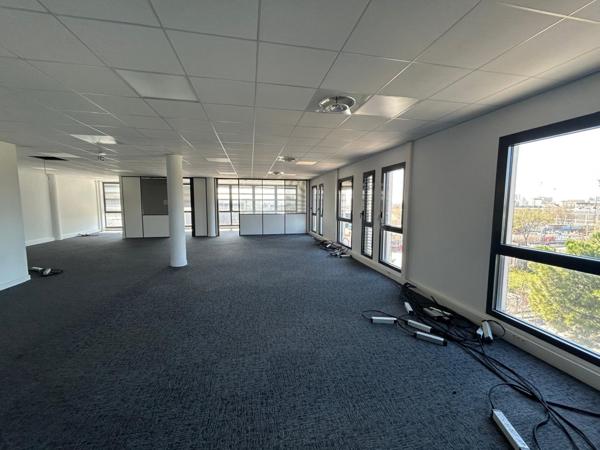 Bureaux à louer - Proximité transports et autoroutes - 13014 Marseille