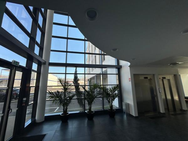 Bureaux à louer - Proximité transports et autoroutes - 13014 Marseille