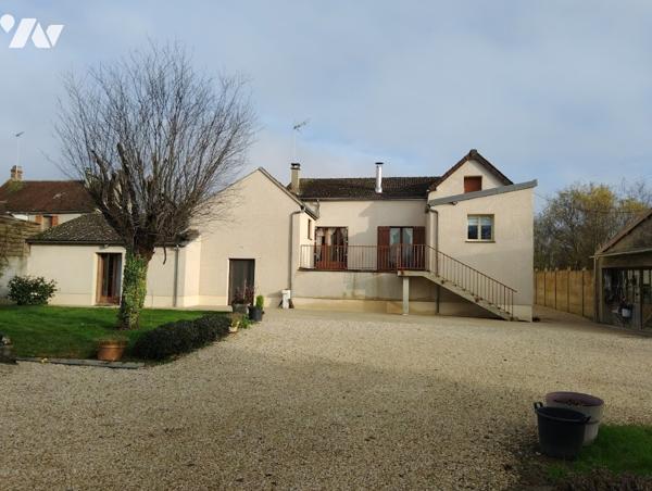 Un ensemble immobilier composé d'une maison d'habitation et d'un local commercial