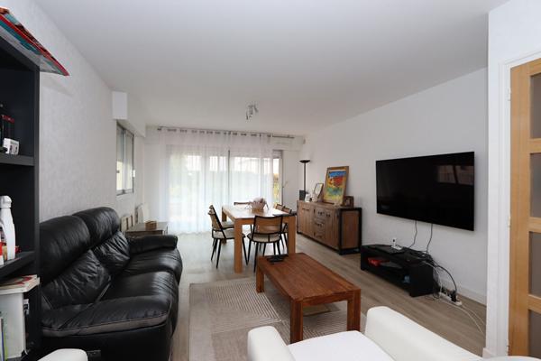 Appartement T3 de 74 m² , garage fermé, deux places de stationnement et cave