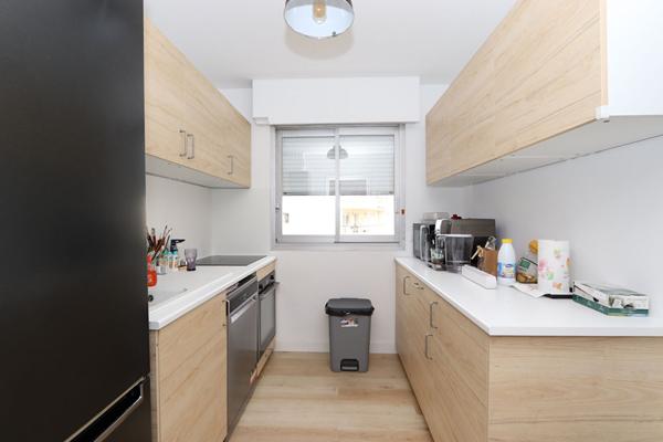 Appartement T3 de 74 m² , garage fermé, deux places de stationnement et cave