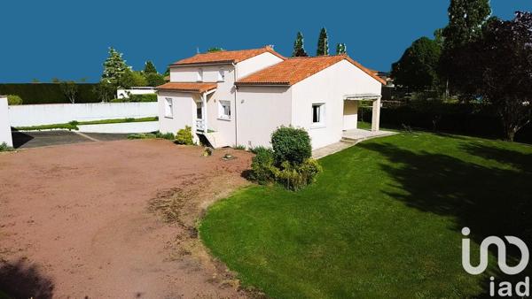 Maison 6 pièces de 148 m² à Pompaire (79200)