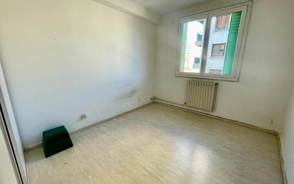 Appartement à vendre    2 pièces • 46 m2 Marseille 4