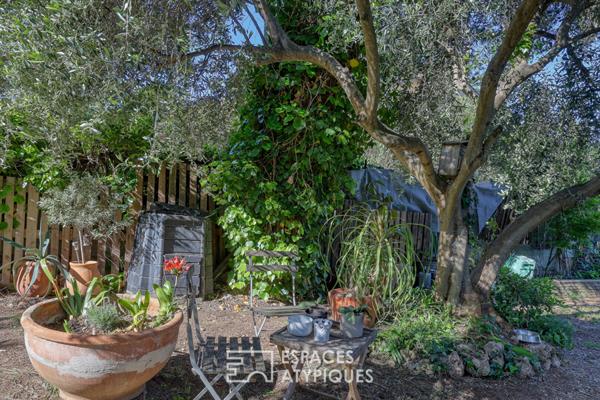 Maison contemporain de plain pied dans une bulle de verdure