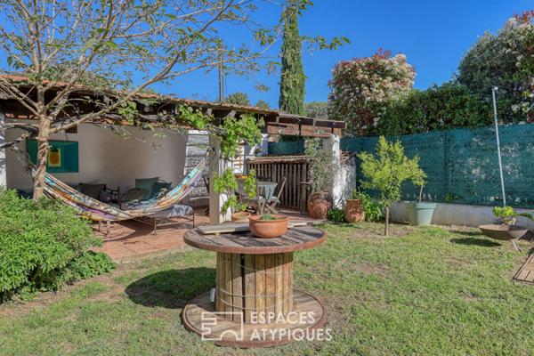 Maison contemporain de plain pied dans une bulle de verdure