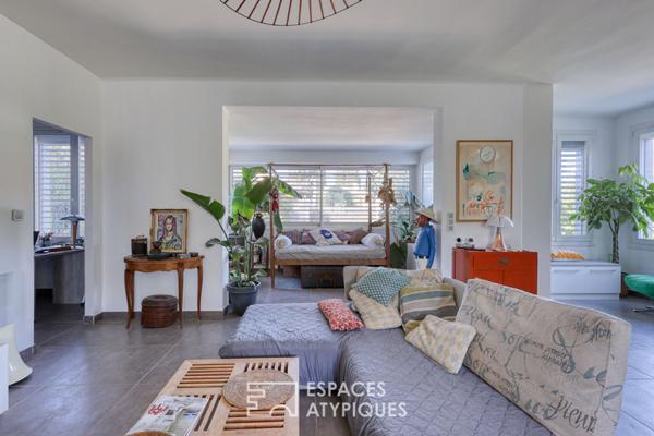 Maison contemporain de plain pied dans une bulle de verdure