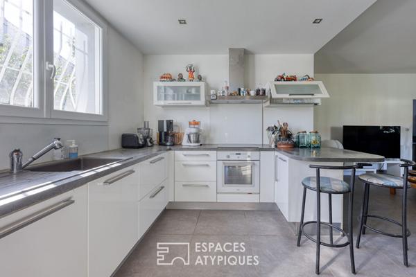 Maison contemporain de plain pied dans une bulle de verdure