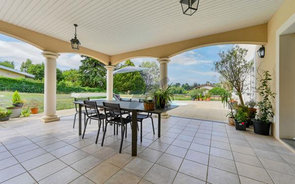 Saint Cyr au Mont d'Or - Maison familiale avec vue dégagée, au calme, grand terrain et sous-sol complet
