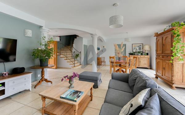 Saint Cyr au Mont d'Or - Maison familiale avec vue dégagée, au calme, grand terrain et sous-sol complet