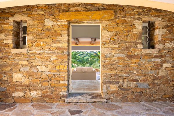 Mas Bourgeois en Position Dominante