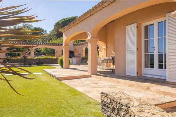 Mas Bourgeois en Position Dominante