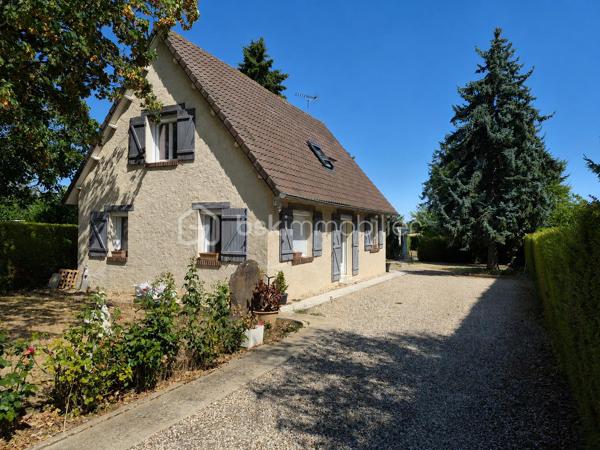 En exclusivité: 
À découvrir à 10mn de ANET, proche de Berchères sur Vesgre et à 12 mn de la gare de Houdan, maison d’environ 100 m² habitables implantée sur un beau terrain de 1 120 m² sans vis-à-vis.

Au rez-de-chaussée, elle offre un salon / salle à manger avec cuisine semi-ouverte, une véranda d’environ 10 m², une chambre, une salle d’eau, un espace douche indépendant et un WC séparé.

À l’étage, un grand palier pouvant faire office de bureau dessert deux chambres, une pièce d’eau et des toilettes séparées.

À l’extérieur, vous profiterez d’un grand jardin sans vis-à-vis, offrant de belles possibilités d’aménagement et potentiellement piscinable, sous réserve des autorisations nécessaires.

La propriété dispose également d’un garage de 27 m² et d’un atelier / dépendance de 10 m².

Les + :toiture refaite, triple vitrage, volets roulants, chauffage électrique. Pas de gros travaux à prévoir, principalement une remise au goût du jour.

DPE en cours de réalisation.

Une maison avec un beau potentiel, idéale pour profiter d’espace et de tranquillité tout en la personnalisant à son goût.

Mention IA : certaines photos ont été retouchées à l’aide de l’intelligence artificielle uniquement afin de supprimer les objets personnels et désencombrer les pièces afin de vous aider à vous projeter sans grand travaux mais uniquement une touche de décoration personnelle. La configuration et les caractéristiques du bien restent inchangées.