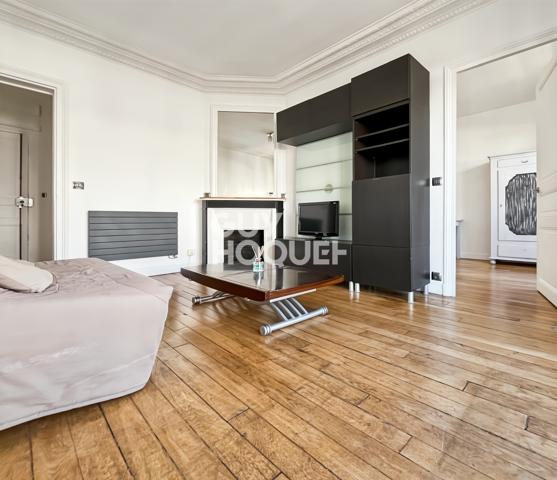 Magnifique 2 Pieces hausmannien avec Balcon, ascenseur et cave