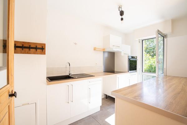 NANTES/CENTRE VILLE APPARTEMENT AVEC BALCON/PARKING/TERASSE