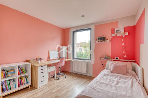 À VENDRE – Grande maison rénovée à Décines-Charpieu, secteur Grand Large / Tram T3 Décines-Centre