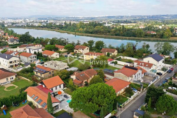 À VENDRE – Grande maison rénovée à Décines-Charpieu, secteur Grand Large / Tram T3 Décines-Centre