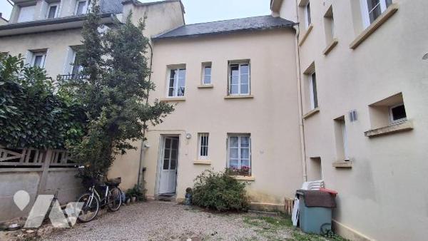 Maison d'habitation située à ARGENTAN (61200), comprenant : 
- au sous-sol : cave ;
- au rez-...