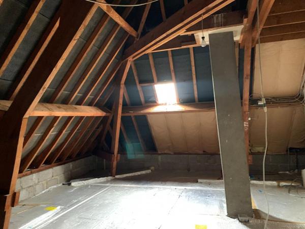 MAISON  AU CALME  AVEC BEAU POTENTIEL