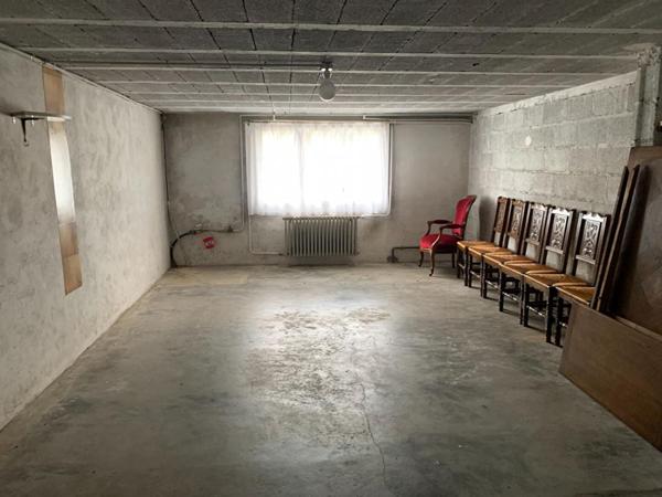 MAISON  AU CALME  AVEC BEAU POTENTIEL