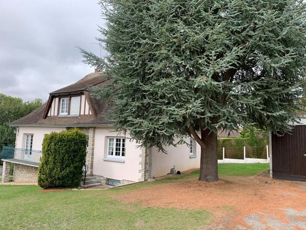 MAISON  AU CALME  AVEC BEAU POTENTIEL