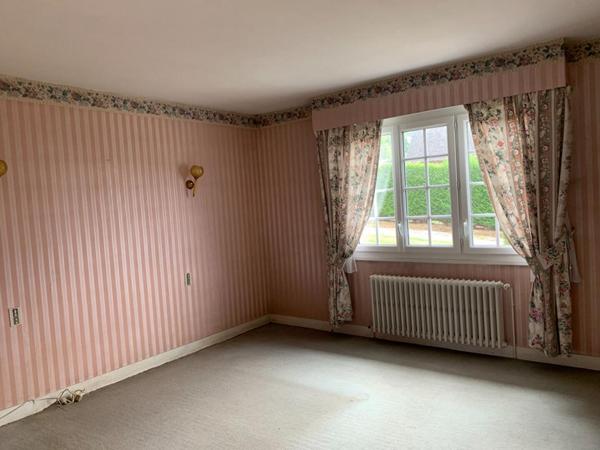 MAISON  AU CALME  AVEC BEAU POTENTIEL