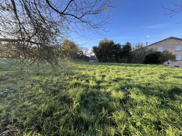 Terrain à vendre 23 882 € Roullet-Saint-Estèphe 815 m² DPE