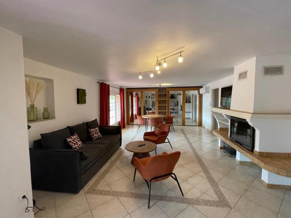 Aux Issambres, villa 400 m² à fort potentiel