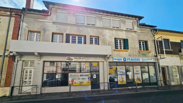 Immeuble à rénover avec local commercial + 2 T5 à vendre TARBES (65)