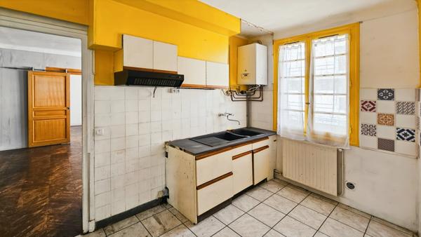 Immeuble à rénover avec local commercial + 2 T5 à vendre TARBES (65)