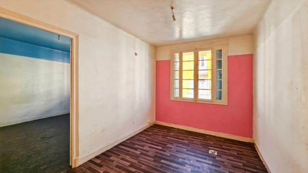 Immeuble à rénover avec local commercial + 2 T5 à vendre TARBES (65)