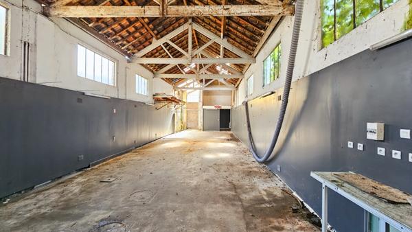 Immeuble à rénover avec local commercial + 2 T5 à vendre TARBES (65)